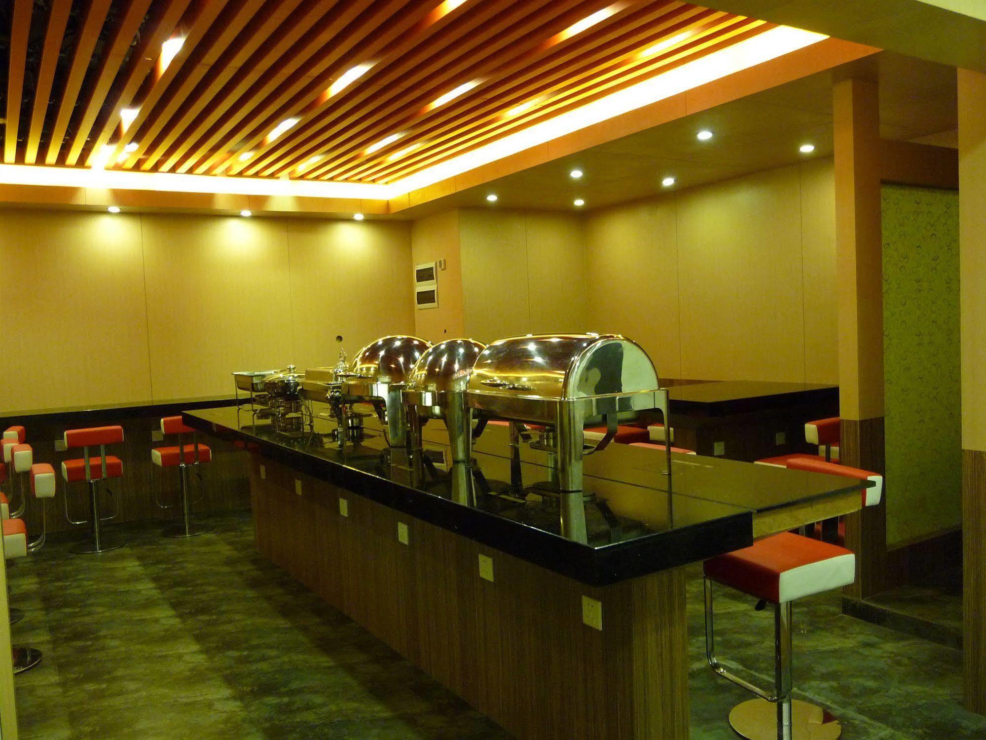 Super 8 Guangzhou Railyway Station Hotel Exterior photo